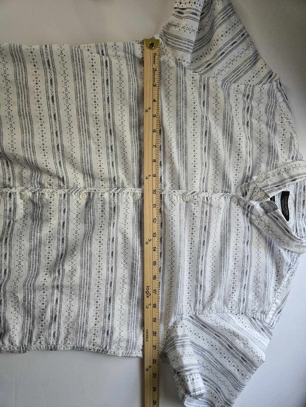 Banana Republic White & Navy Stripe Short‑Sleeve Button‑Down Shirt – Size L